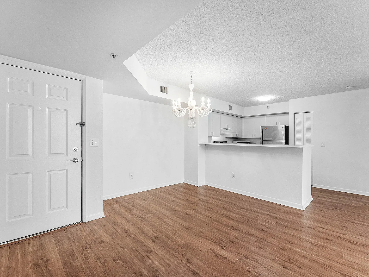 2 bed, 2.0 bath, 1036 sqft, $2,500 — Photo 3