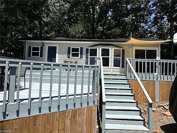 2nd image of 112 N Cardinal Dr