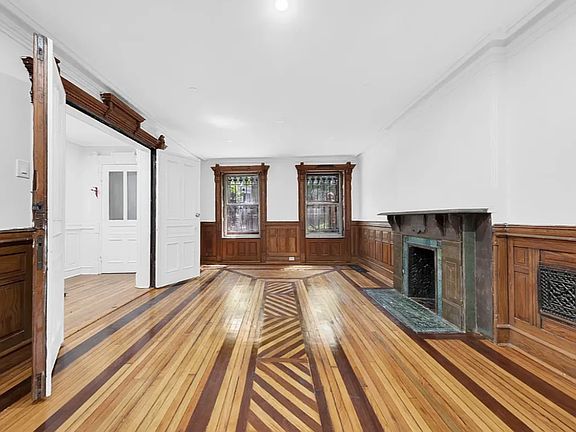 5th image of 207 Jefferson Ave #1