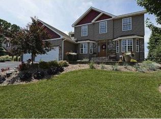 1148 Pond Curv, Waconia, MN 55387