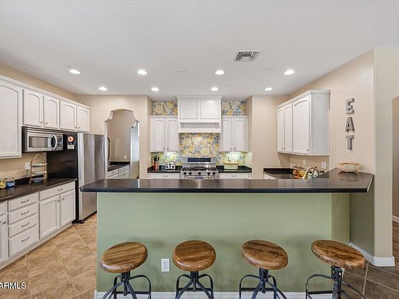 3rd image of 1386 S PECAN Street