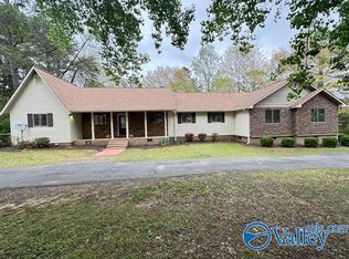 143 Green Valley Rd, Owens Cross Roads, AL 35763