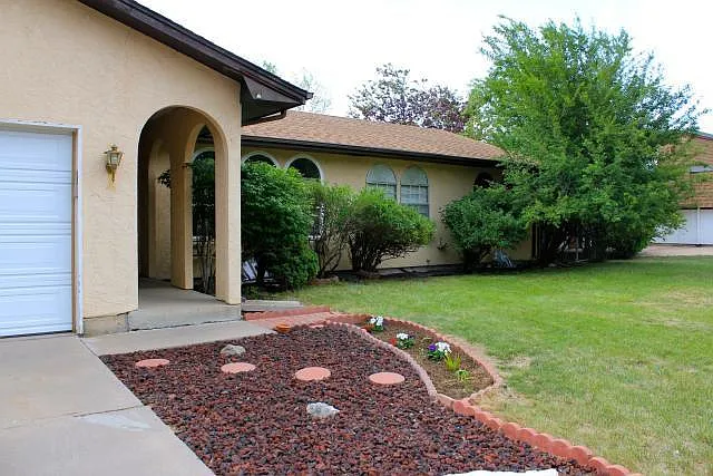 5 bed, 2500 sqft, $3,400 — Photo 1
