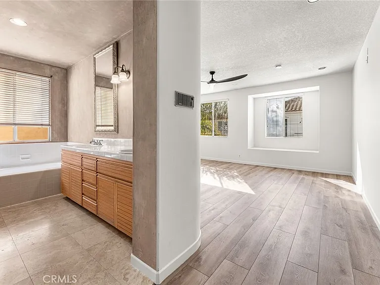 609 21st St — Photo 24