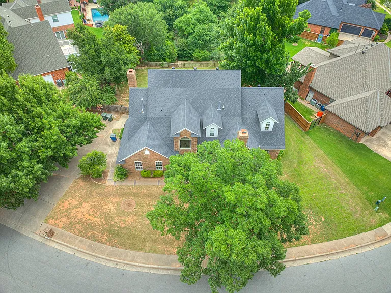 1104 Fox Lake Ln — Photo 43
