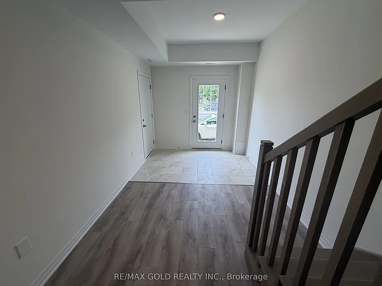702 Front Royal St — Photo 5