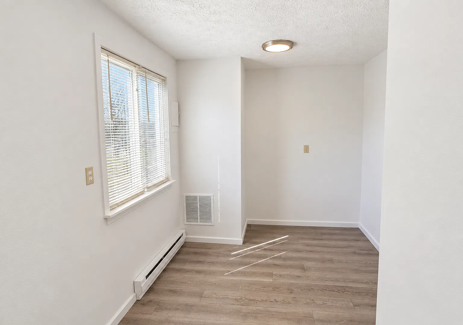 2917 E Decatur Ave — Photo 4