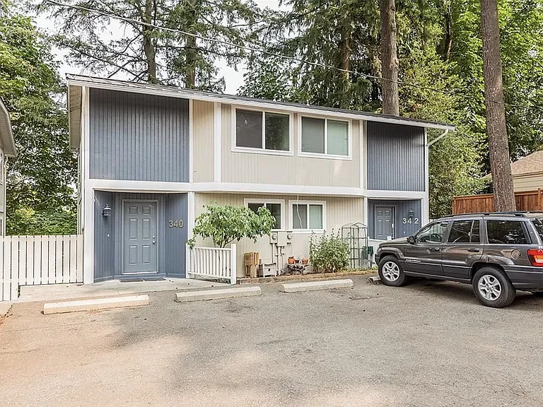 340 SE Donnelly Ln — Photo 22