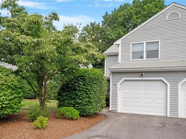 154 Bear Hill Rd APT 301, Cumberland, RI 02864