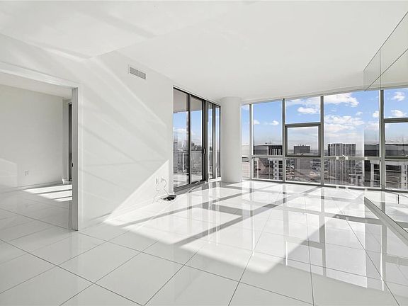 4th image of 851 NE 1st Avenue #4212