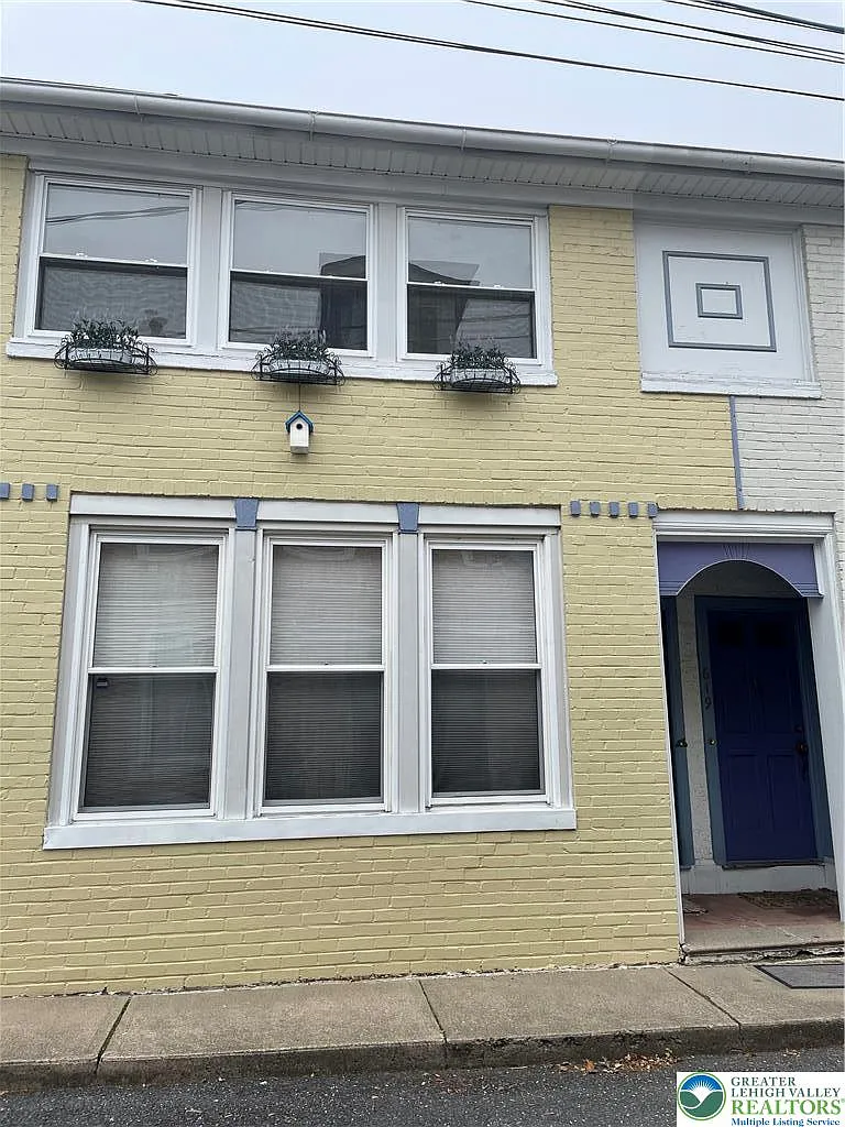 2 bed, 1.5 bath, 1020 sqft, $1,750 — Photo 1