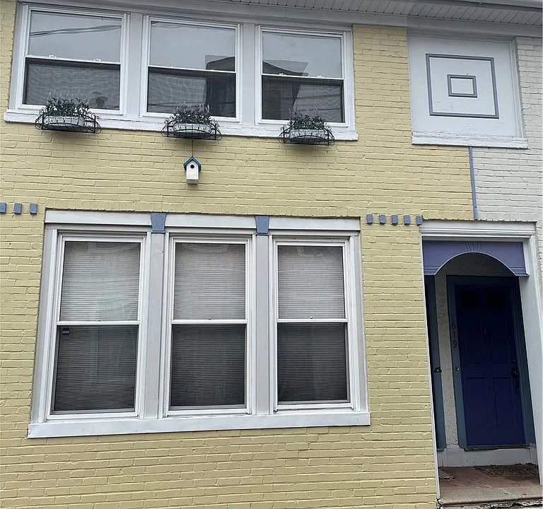 617 School St