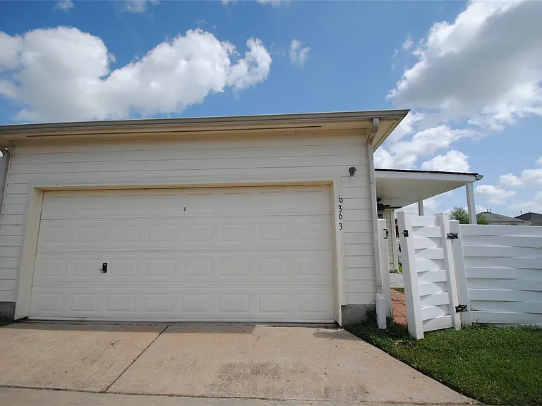 6363 Provident Green Dr — Photo 33