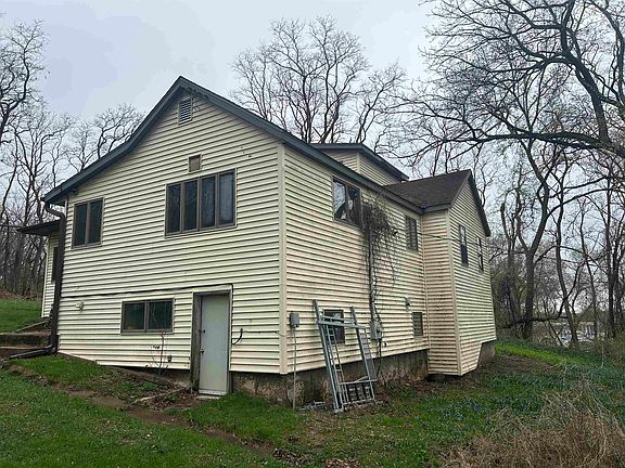 5th image of 212 Center St