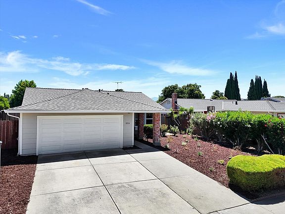 2nd image of 1894 Pine Hollow Cir