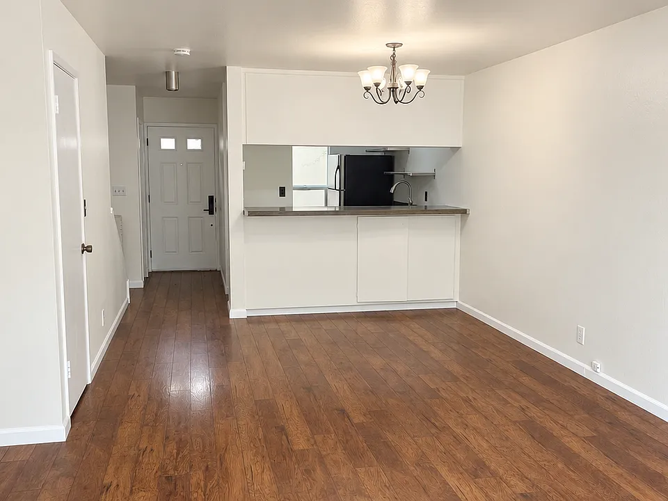 651 Moraga Rd #21