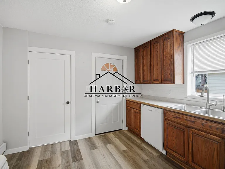 401 3rd Ave SW — Photo 3