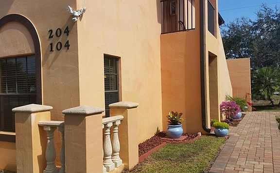3rd image of 4925 SW 16th Pl APT 104