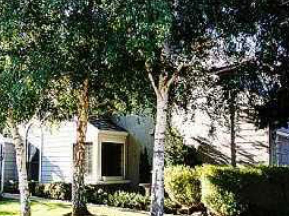 1st image of 995 Oak Park Dr