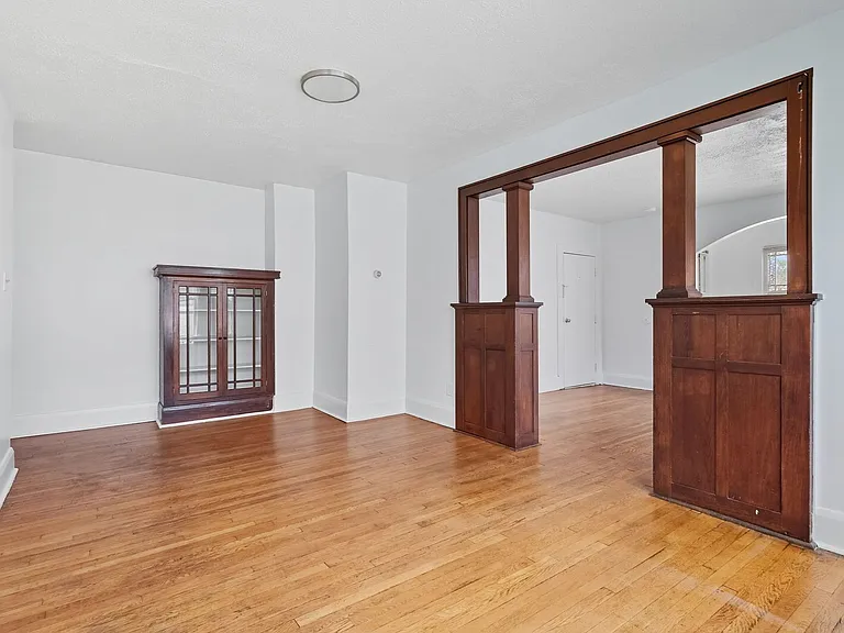 1205-1207 Illinois — Photo 11