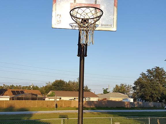5th image of 805 Toledo Ct