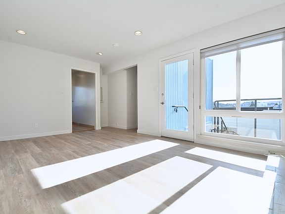 4th image of 30 Fair Oaks St #3