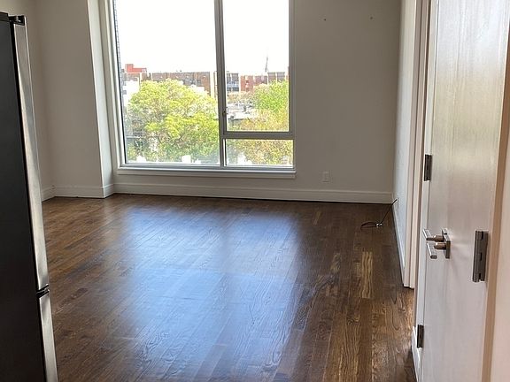 3rd image of 847 Lexington Ave #4J