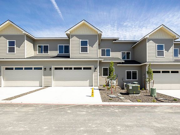 3rd image of 4484 Conifer St