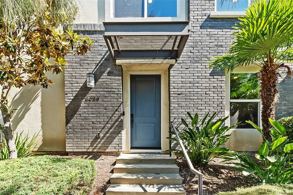 3 bed, 2.5 bath, 1913 sqft, $3,850 — Photo 2