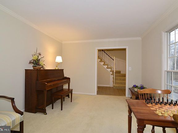 3rd image of 2943 Fort Lee St