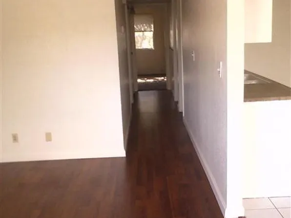 901 Willow Tree Dr, Las Vegas, NV 89128
