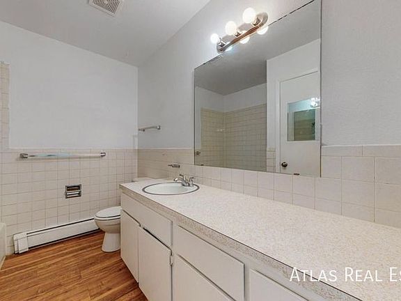 3rd image of 3006 Denver St APT 4