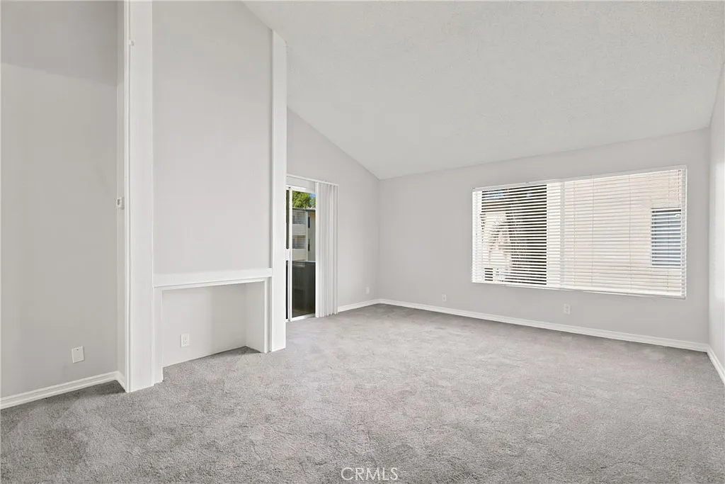 3 bed, 1070 sqft, $3,250 — Photo 4
