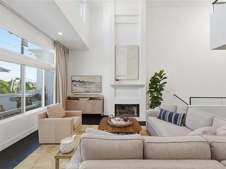 720 Manhattan Beach Blvd — Photo 11