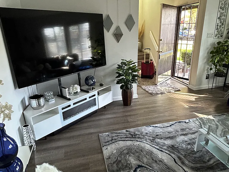 6827 Butler Ct — Photo 5
