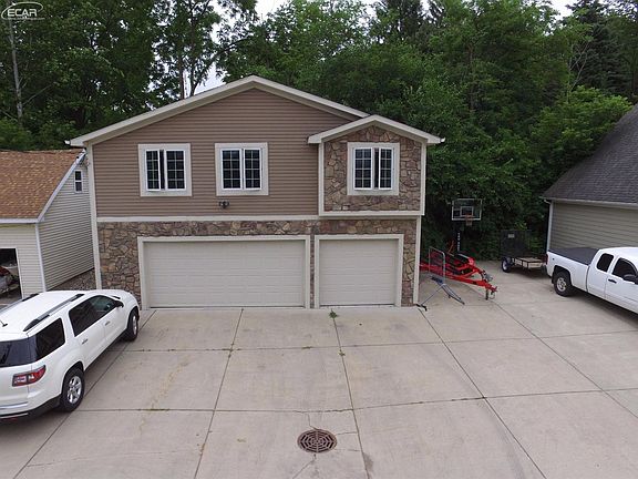 3rd image of 12172 Mantawauka Dr