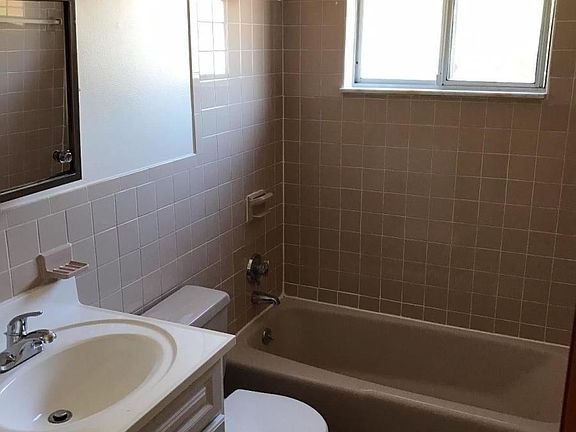 2nd image of 9 Bartlett St APT 1