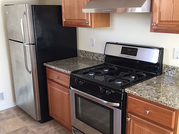 Kitchen - Granite/ Stainless