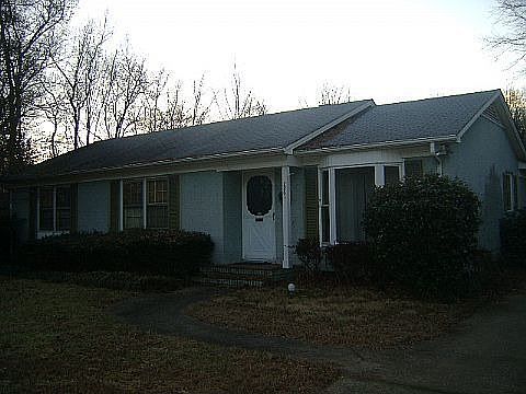 2nd image of 726 Aintree Rd