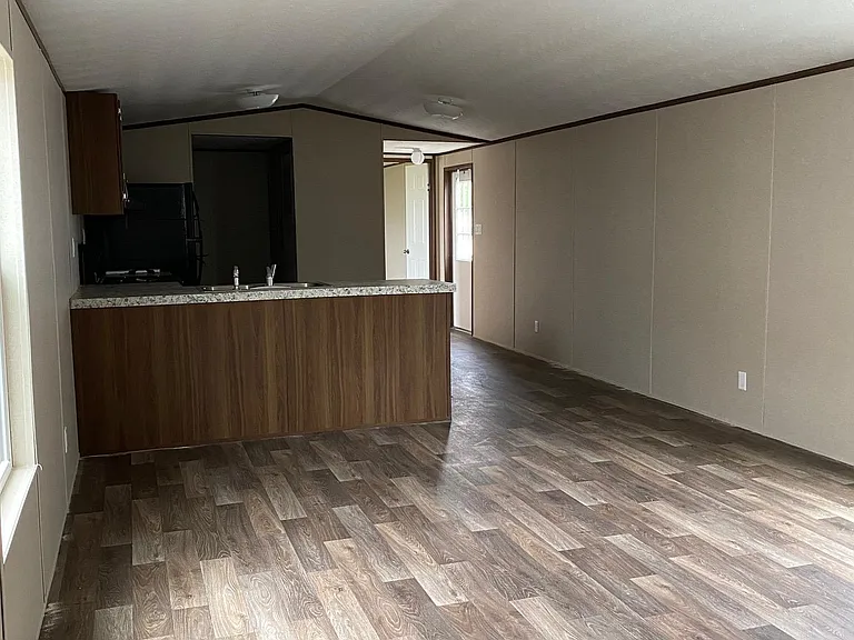7338 E Highway 135 — Photo 5