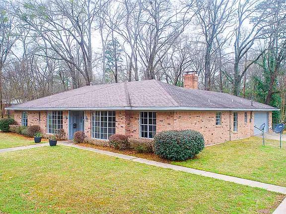 3rd image of 407 Dogwood Ln