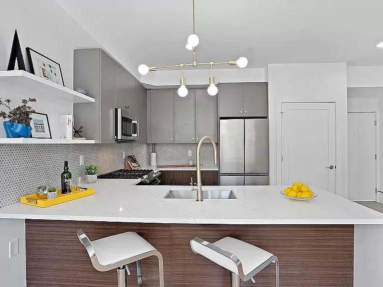 274 Duncan Ave #2 — Photo 2