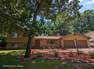 17 Five Oaks Dr, Saginaw, MI 48638