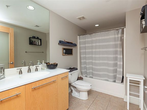 5th image of 400 Walnut St Suite 201