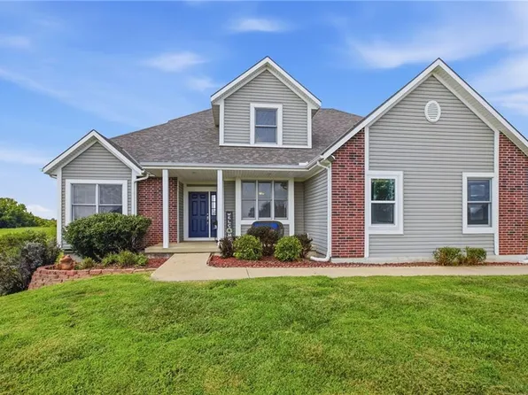 4962 W 351st St, Louisburg, KS 66053