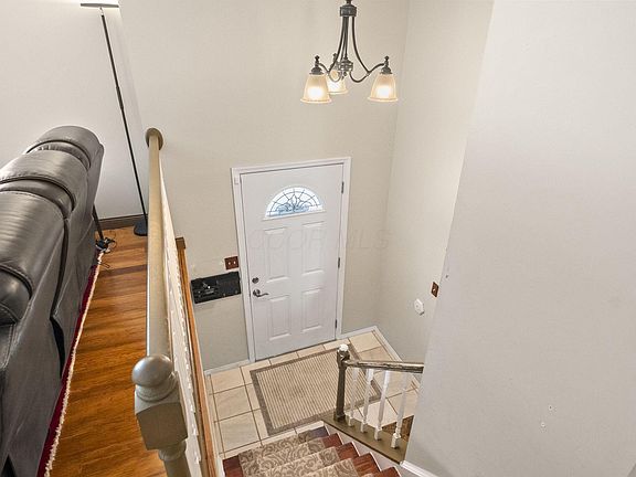 4th image of 377 Highbury Cres