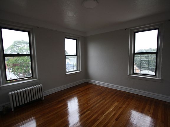 5th image of 885 E 38th St APT 10