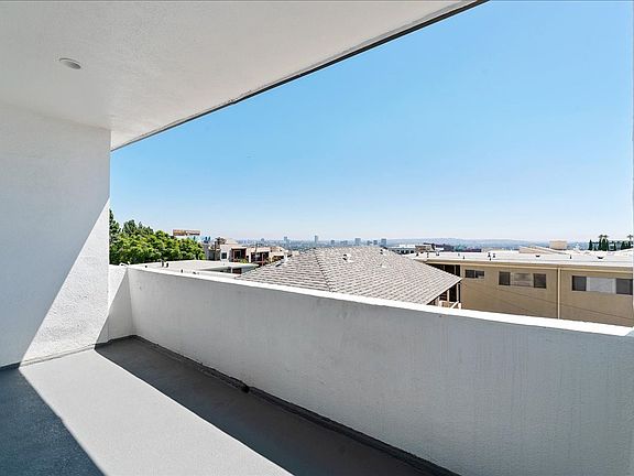 4th image of 1210 Larrabee St APT 8