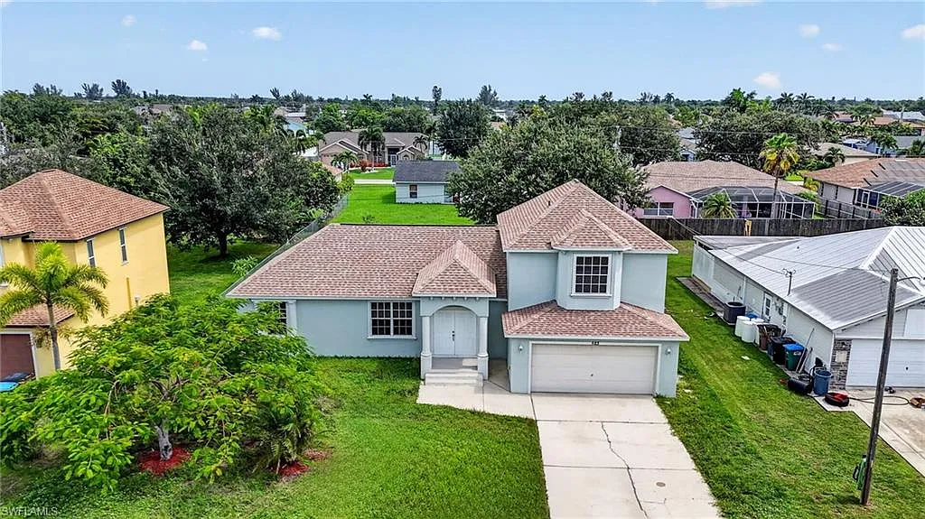 3 bed, 2.0 bath, 1820 sqft, $2,100 — Photo 1