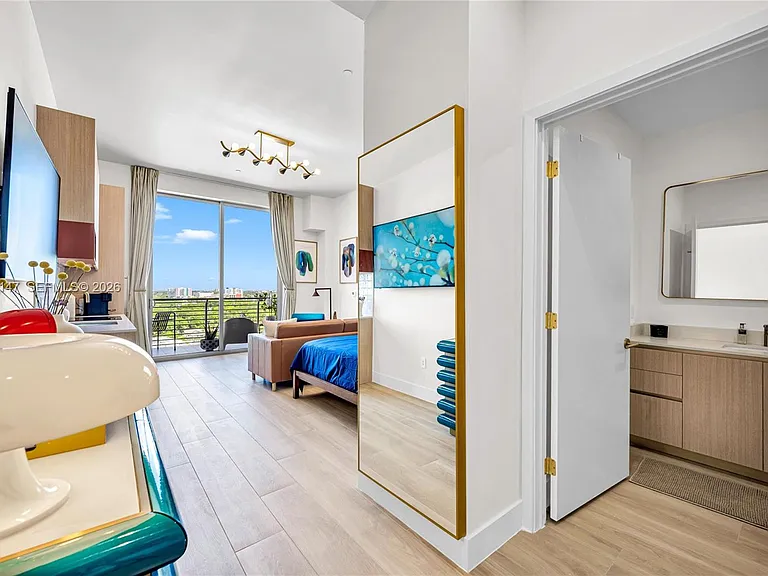90 NE 32nd #Penthouse 20 — Photo 14